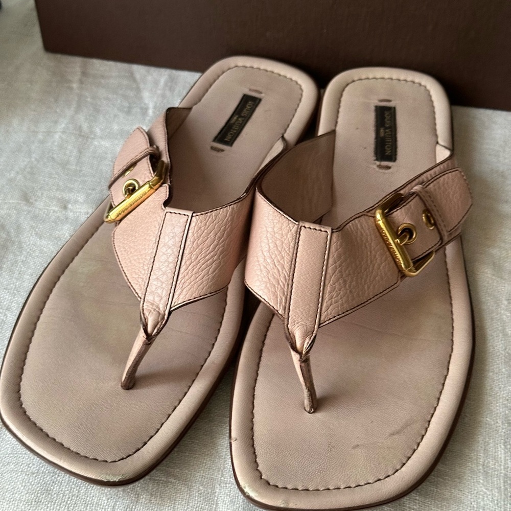 Rare LOUIS VUITTON Capucines Taurillon Gold Buckle Nude Leather Thong Sandals 40
